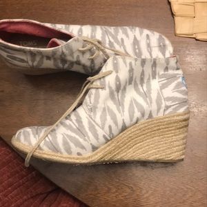 Toms wedge boots size 11
